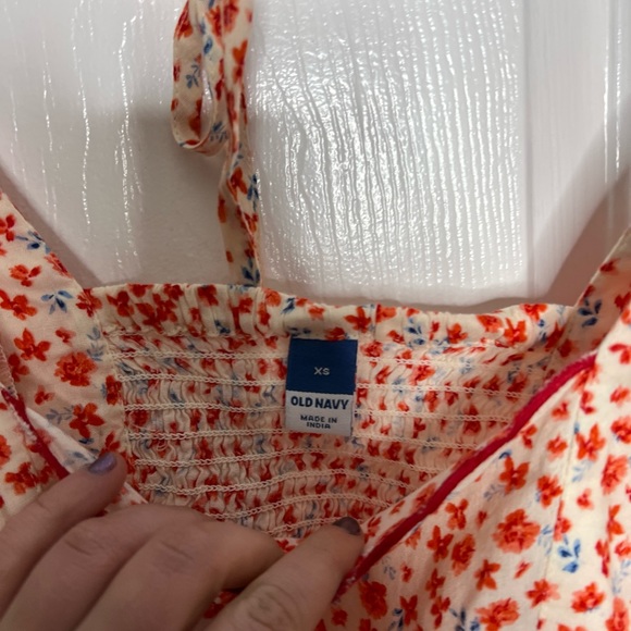 Old navy red white blue floral flutter sleeve top nwt - Picture 3 of 6